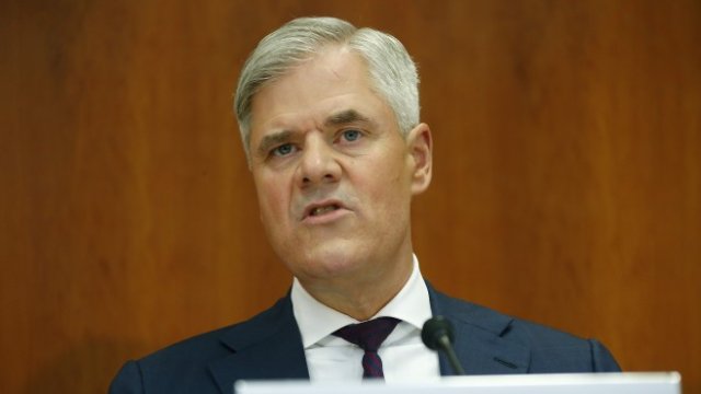 <p>
	Aндреас Домбрет, член на Изпълнителния съвет на Бундесбанк. <em>Снимка: Ройтерс</em></p>
