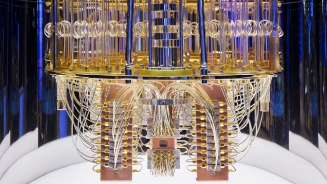 <p>
	Вътрешността на IBM Quantum Computer. <em>Снимка: IBM</em></p>
