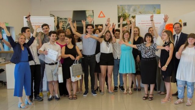 <p>
	<em>Снимка: Джуниър Ачийвмънт</em></p>
