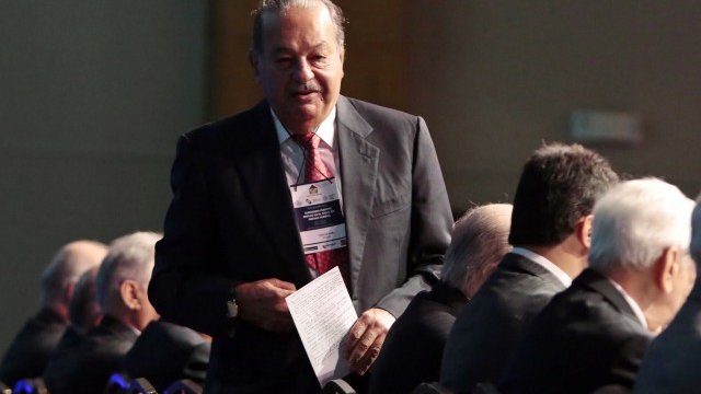 <p>
	<span style="font-size: 12.222222328186px;">&nbsp;Карлос Слим все още е най-богатият човек в света със състояние от 81,1 млрд. долара. <em>Снимка: Ройтерс</em></span></p>
