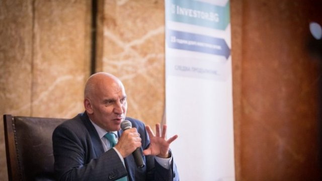 <p>
	<em>Левон Хампарцумян по време на публична лекция за предприемачеството пред студентите от СУ, организирана от Investor.bg.&nbsp;</em><em>Снимка: Investor.bg&nbsp;</em></p>
