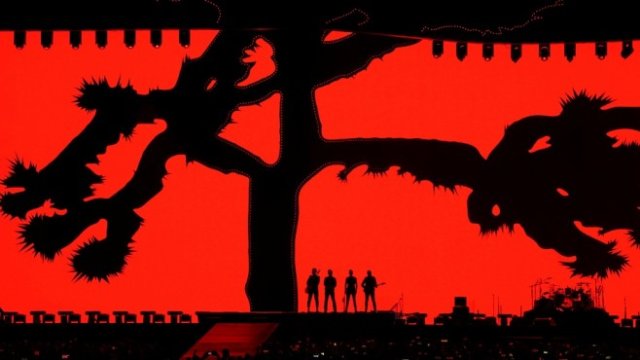 <p>
	<em>U2 при старта на турнето си Joshua Tree през май във Ванкувър. Снимка: Архив Ройтерс</em></p>
