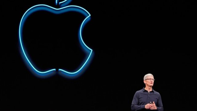<p>
	Главният изпълнителен директор на Apple Тим Кук. <em>Снимка: Ройтерс</em></p>
