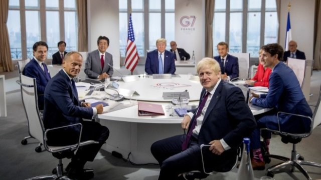 <p>
	Среща на Г-7 във Франция. <em>Снимка: Ройтерс</em></p>
