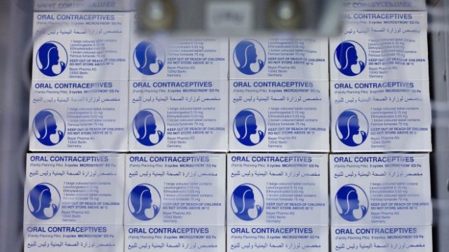 <p>
	<em>Опаковки с орални контрацептивни таблетки Microgynon във фабриката на фармацевтичното подразделение на Bayer AG в Берлин, Германия. Снимка: Bloomberg LP</em></p>
