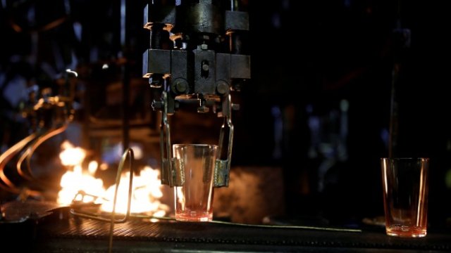 <p>
	Завод на Duralex International в Ла Шапел-Сен-Месмин, до Орлеан. <em>Снимка: Ройтерс</em></p>
