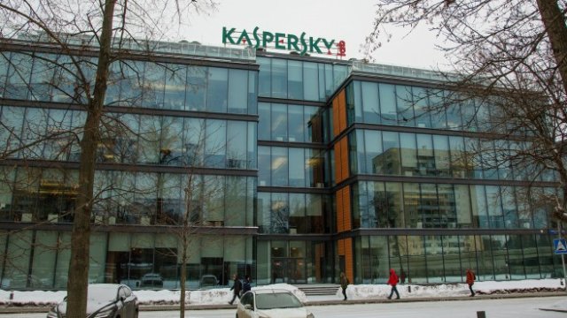 <p>
	Офисът на компанията в Москва. <em>Снимка: EPA/SERGEI ILNITSKY</em></p>
