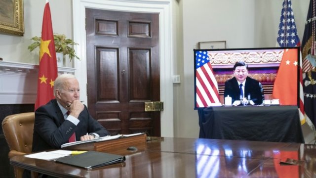 <p>
	Последната засега виртуална среща през ноември. <em>Снимка: Sarah Silbiger/UPI/Bloomberg</em></p>
