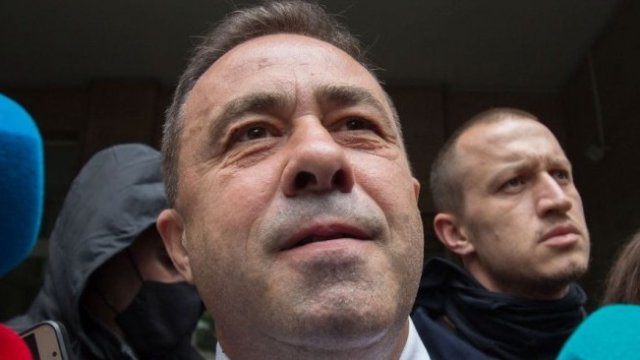 <p>
	<span font-size:="" pt="" style="color: rgb(102, 102, 102); font-family: ">Красимир Живков по време на задържането му.&nbsp;</span><em font-size:="" pt="" style="color: rgb(102, 102, 102); font-family: ">Снимка: Димитър Кьосемарлиев, Investor Media Group</em></p>
