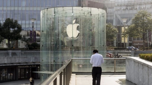 Apple продължава да затваря офиси и магазини в Китай