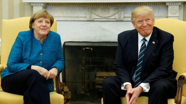 <p>
	Ангела Меркел по време на посещението ѝ в Белия дом през пролетта. <em>Снимка: Архив Ройтерс</em></p>
