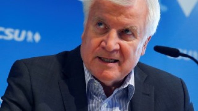 <p>
	Германският вътрешен министър Хорст Зеехофер.&nbsp;<em>Снимка: Архив Ройтерс</em></p>
