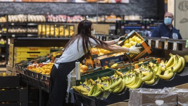 <p>
	Преди избухването на войната в Украйна централните банкери посочиха, че почти са приключили със затягането на паричната политика и че може да започнат да я разхлабват в края на 2022 г.<em> Снимка: Milan Jaros/Bloomberg</em></p>
