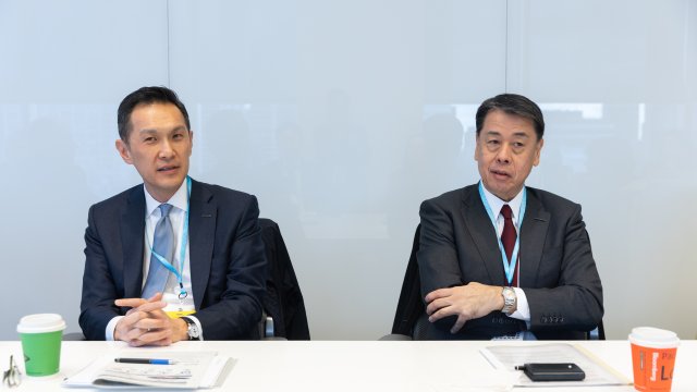 Стивън Ма (вляво) и Макото Учида (вдясно) по време на пресконференция. Снимка: Bloomberg L.P.