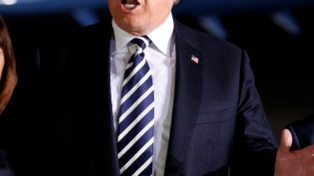 <p>
	Доналд Тръмп говори пред медиите при посрещането на американците, които се намираха в затвор в Северна Корея. <em>Снимка: Архив Ройтерс</em></p>
