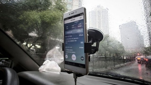 <p>
	Приложението на китайската компания. <em>Снимка: Bloomberg L.P.</em></p>
