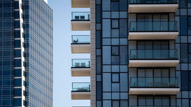 Неспазването на изискванията на ESG критериите може да стане причина за отхвърляне на заем за бизнес имот. Снимка: Corinna Kern/Bloomberg