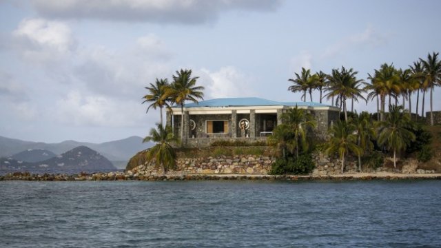 <p>
	<em>Вила на остров &quot;Малък Сейнт Джеймс&ldquo;. </em>Снимка: Marco Bello/Bloomberg</p>
