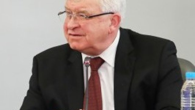 <p>
	<span font-size:="" pt="" style="color: rgb(102, 102, 102); font-family: ">Здравният министър Кирил Ананиев.</span><em font-size:="" pt="" style="color: rgb(102, 102, 102); font-family: ">&nbsp;Снимка: МС</em></p>
