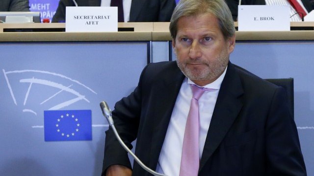 <p style="text-align: justify;">
	Йоханес Хан. <em>Снимка: Ройтерс</em></p>
