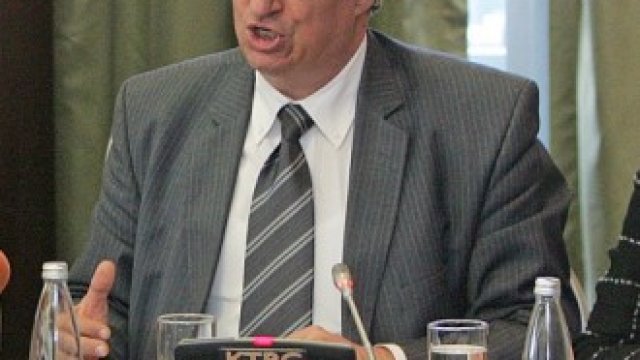 <p>
	Иван Нейков, председател на Балканския институт по труда и социалната политика.&nbsp;<em>Снимка: БТА</em></p>
