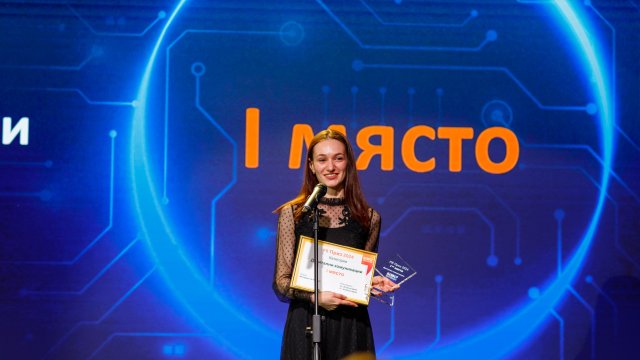 Даниела Найденова получи наградата за проекта награда проекта &bdquo;Интернет за всички&ldquo;. Снимка: А1