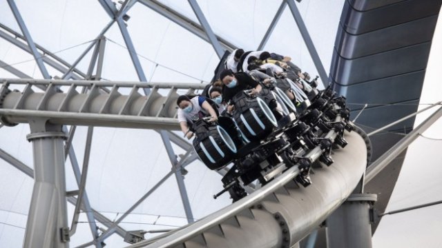 Защо Disneyland затвори след само един случай на Covid
