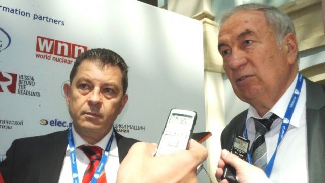 <p>
	Жаклен Коен (вляво) и Димитър Ангелов (вдясно).<em> Снимка: Атомекспо</em></p>
