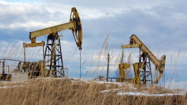 Шнайдер от UBS: Петролът тръгна към цена от 90 долара за барел
