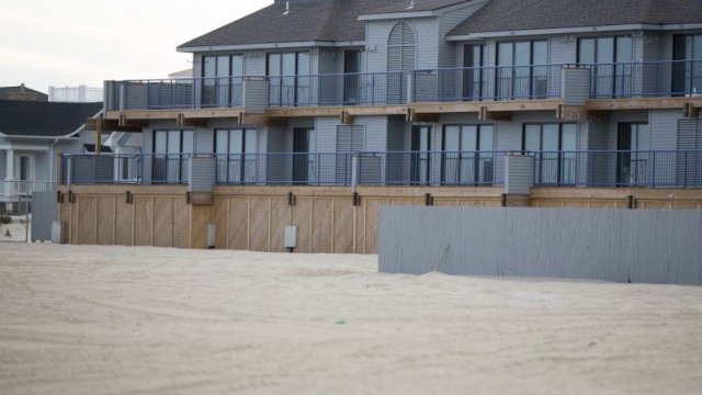 <p>
	Новите строежи в засегнатите от Санди региони са по-мащабни и луксозни. <em>Снимка: Ройтерс</em></p>
