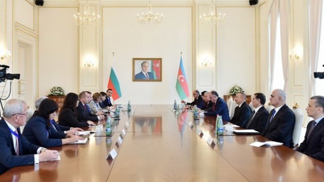 <p>
	Президентът Румен Радев е на официално посещение в Азербайджан по покана на президента Илхам Алиев. <em>Снимка: БТА/AZERTAC</em></p>
