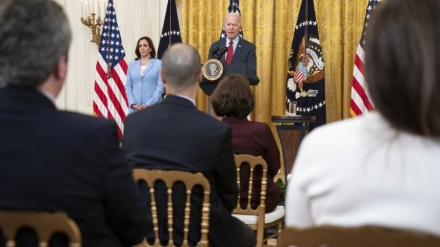 <p>
	<em>&nbsp;Снимка: Sarah Silbiger/UPI/Bloomberg</em></p>
