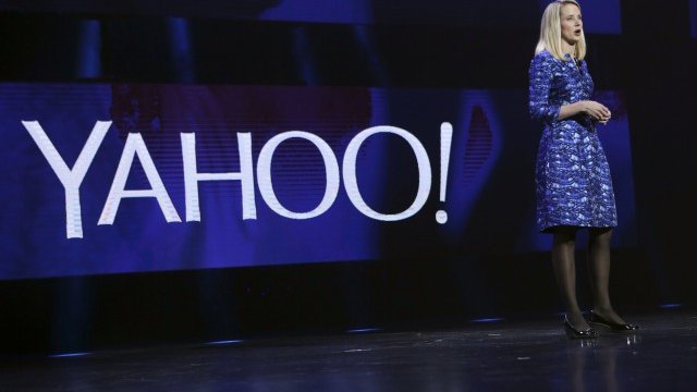 <p>
	Общите тримесечни приходи на Yahoo се свиват в сравнение със същия период на миналата година със 6 на сто до почти 1,3 млрд. долара. <em>Снимка: Ройтерс</em></p>
