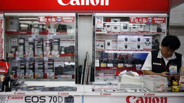 <p style="text-align: justify;">
	За 2014 г. компанията прогнозира ръст в нетната печалба от 4,1% до 240 млрд. йени при положение, че ключовите й пазари се възстановят. <em>Снимка: Ройтерс</em></p>
