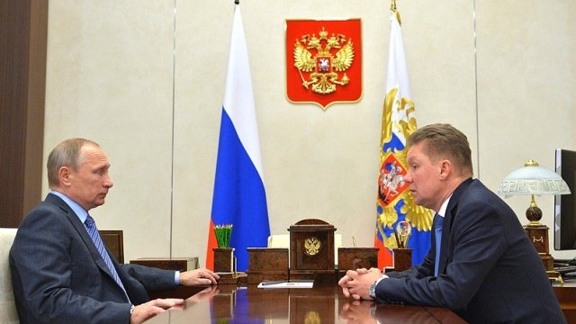 <p>
	Владимир Путин (вляво) разговаря с Алексей Милер. Снимка: <em>Официален сайт на президента на Руската федерация</em></p>
