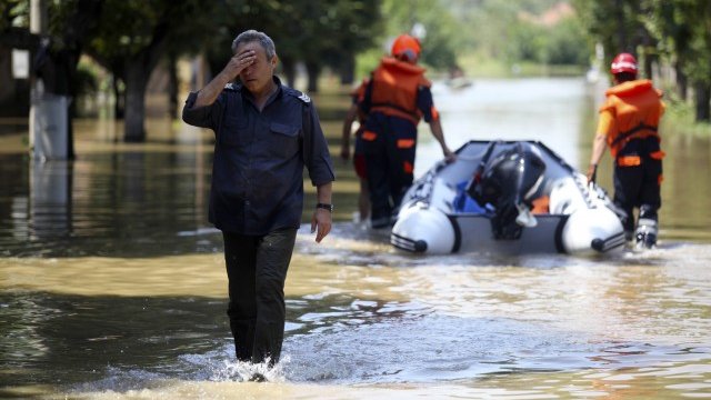 <p>
	Наводнението в Мизия от август 2014 г. <em>Снимка: Архив Ройтерс</em></p>

