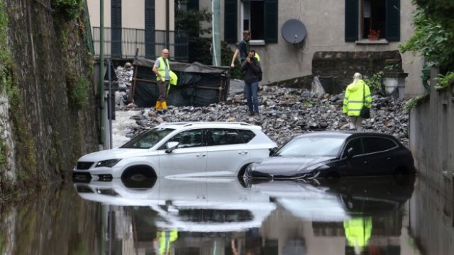 <p>
	Наводнение в Италия в близост до езерото Комо. <em>Снимка: ЕРА</em></p>
