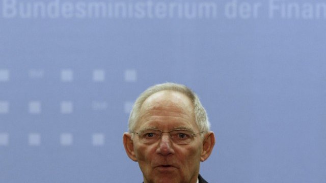 <p>
	В германското фонансово министерство се обмисля и вариант новият надзорен орган за банките да се отчита пред Еврогрупата. <em>Снимка: Ройтерс</em></p>
