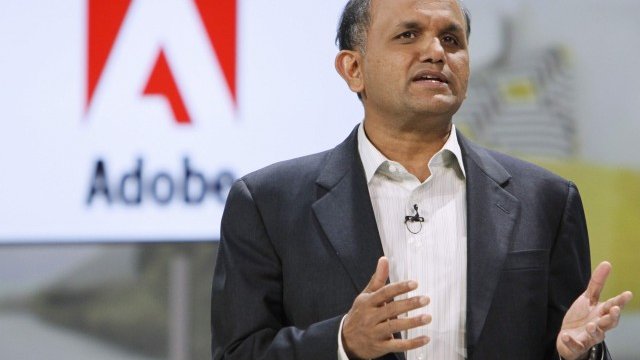 <p>
	Главният изпълнителен директор на компанията Шантану Нарайен по време на Consumer Electronics Show в Лас Вегас. <em>Снимка: Ройтерс</em></p>
