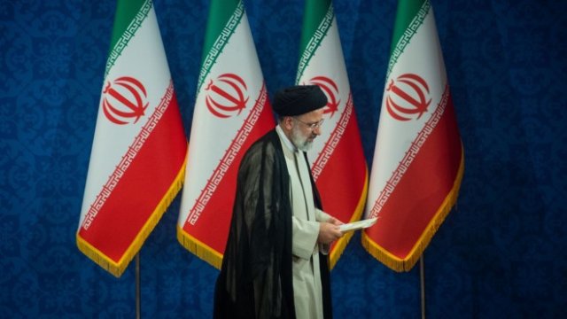 <p>
	Иранският лидер&nbsp;Ебрахим Раиси.&nbsp;<em>Снимка: Bloomberg L.P.</em></p>
