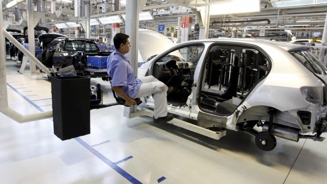 <p>
	Завод на Volkswagen до Сао Паоло, Бразилия. <em>Снимка: Ройтерс</em></p>
