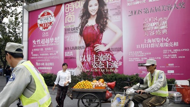 <p>
	Китай е една от 65-те страни, в които списание Cosmopolitan се разпространява.&nbsp;<em>Снимка: Ройтерс</em></p>
