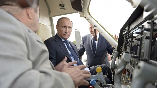 <p>
	Путин предупреди, че &quot;враговете се опитват да проникнат в икономическата и политическата сфера на Русия&quot;. <em>Снимка: Ройтерс</em></p>
