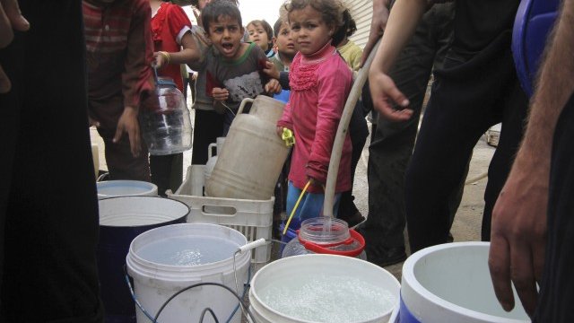 <p style="text-align: justify;">
	Едно решение е да използваме по-голям набор от ресурси, отколкото само един. <em>Снимка: Ройтерс</em></p>
