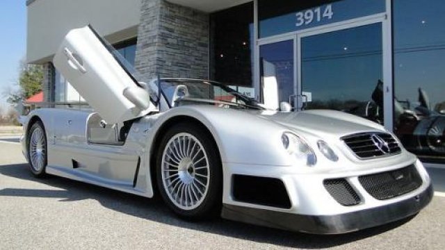 <p>
	<em>Mercedes-Benz CLK GTR Roadster. Снимкa: eBay</em></p>
