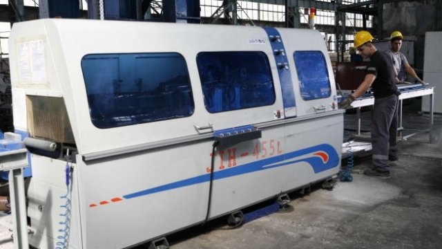 <p>
	Автоматична линия за рязане на профили. Снимка: дружеството</p>
