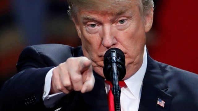 <p>
	Кой е следващият на мушката на президента?&nbsp;<em>Снимка: Ройтерс</em></p>
