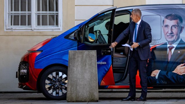 Андрей Бабиш пристига за среща с чешкия президент Петер Павел след изборите. Снимка: БГНЕС/EPA/MARTIN DIVISEK