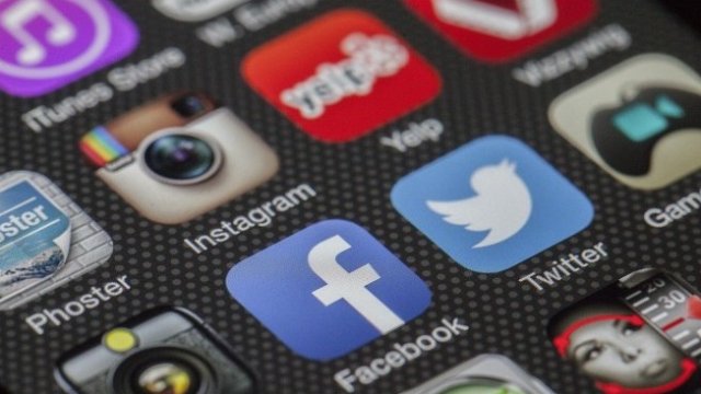 Само двупосочна комуникация ли донесе интернет на обществото