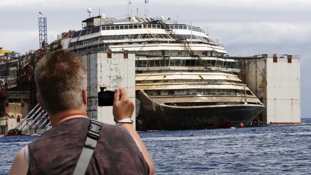 <p>
	Трагичният инцидент с &quot;Коста Конкордия&quot; отне 32 човешки живота. <em>Снимка: архив Ройтерс</em></p>
